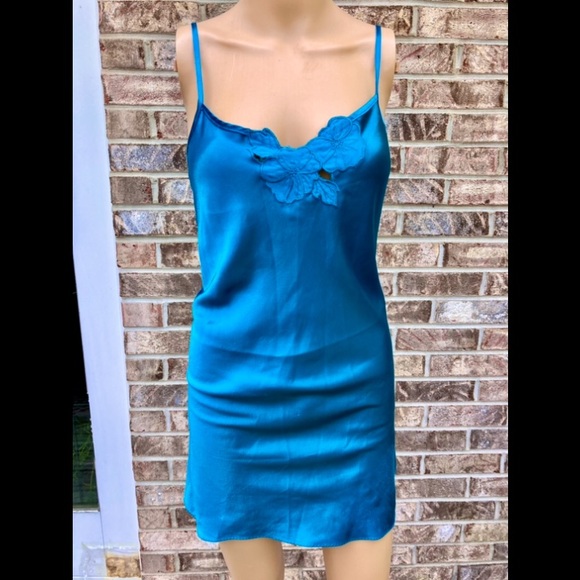 Vintage California Dynasty Blue Cerulean Silky Floral Detail Chemise Slip - Picture 11 of 12